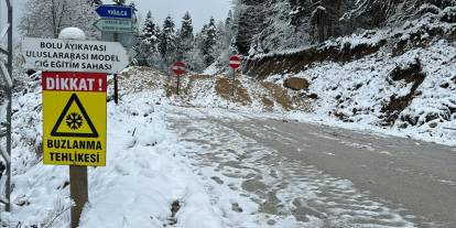 Bolu-Yedigöller yolu kar yağışı nedeniyle trafiğe kapatıldı