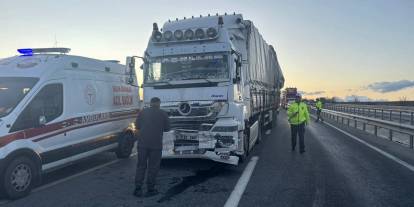 Bilecik'te TIR, işçi servisine çarptı: 10 yaralı