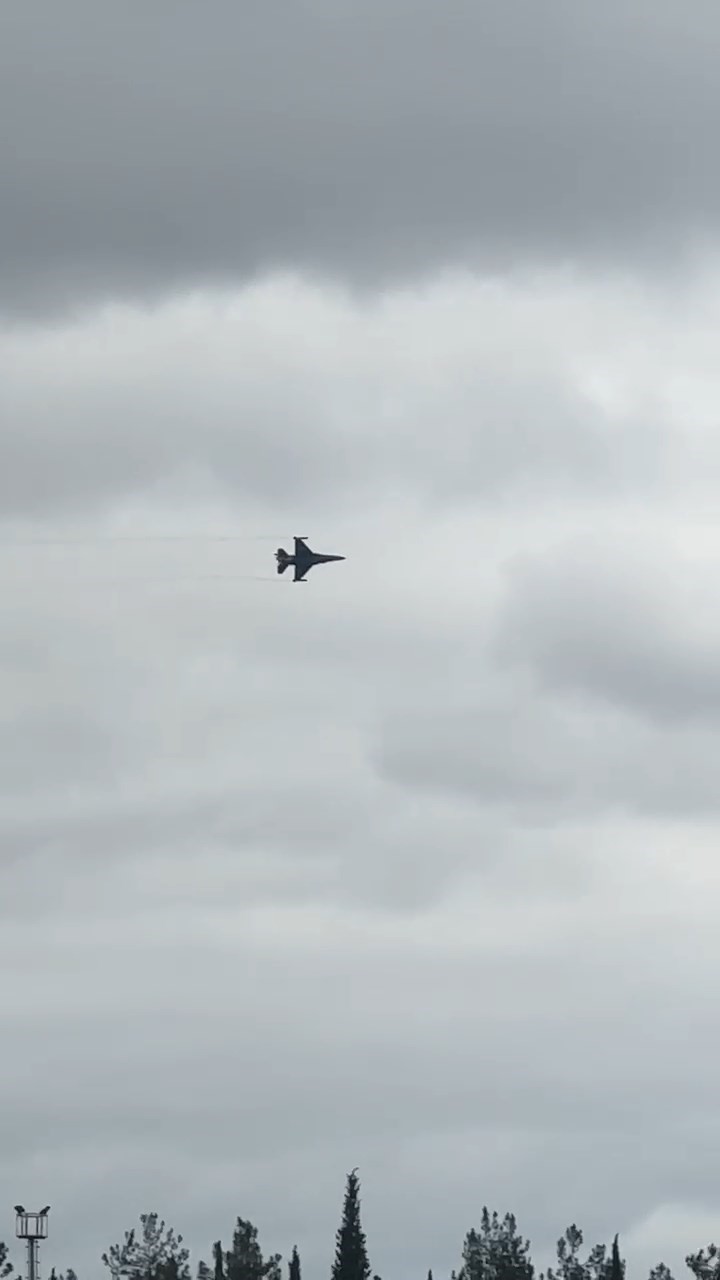 aw428073-02.jpg