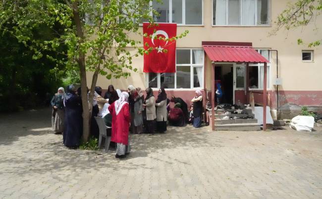 pence-kilit-sehidiyle-ilgili-kahreden-detay-yaza-dugunu-varmis-17472226208056-1.jpg