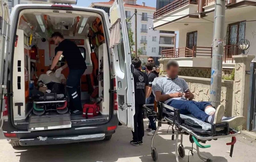 aksarayda-maddi-hasarli-trafik-kazasi-yuzunden-tartisan-ailelerin-007.jpg