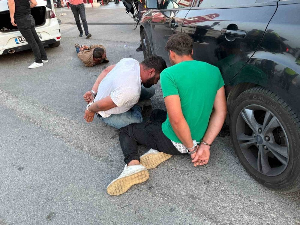 bodrumda-polisi-hedef-aldilar-2-polis-yaralandi-3-kisi-gozaltina-002.jpg