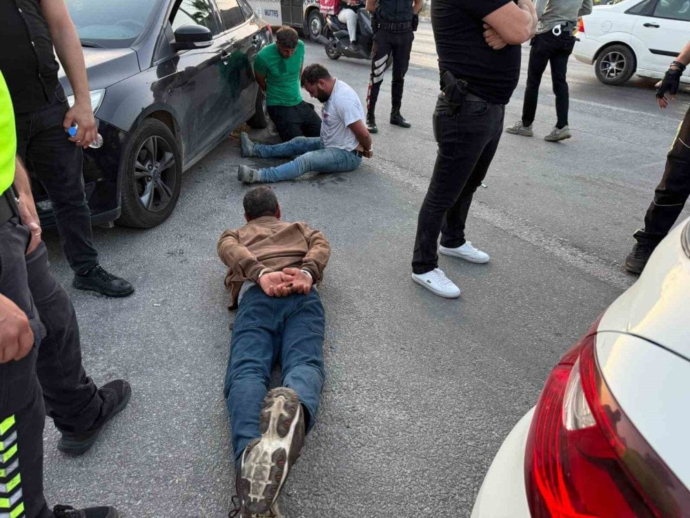 bodrumda-polisi-hedef-aldilar-2-polis-yaralandi-3-kisi-gozaltina-004.jpg