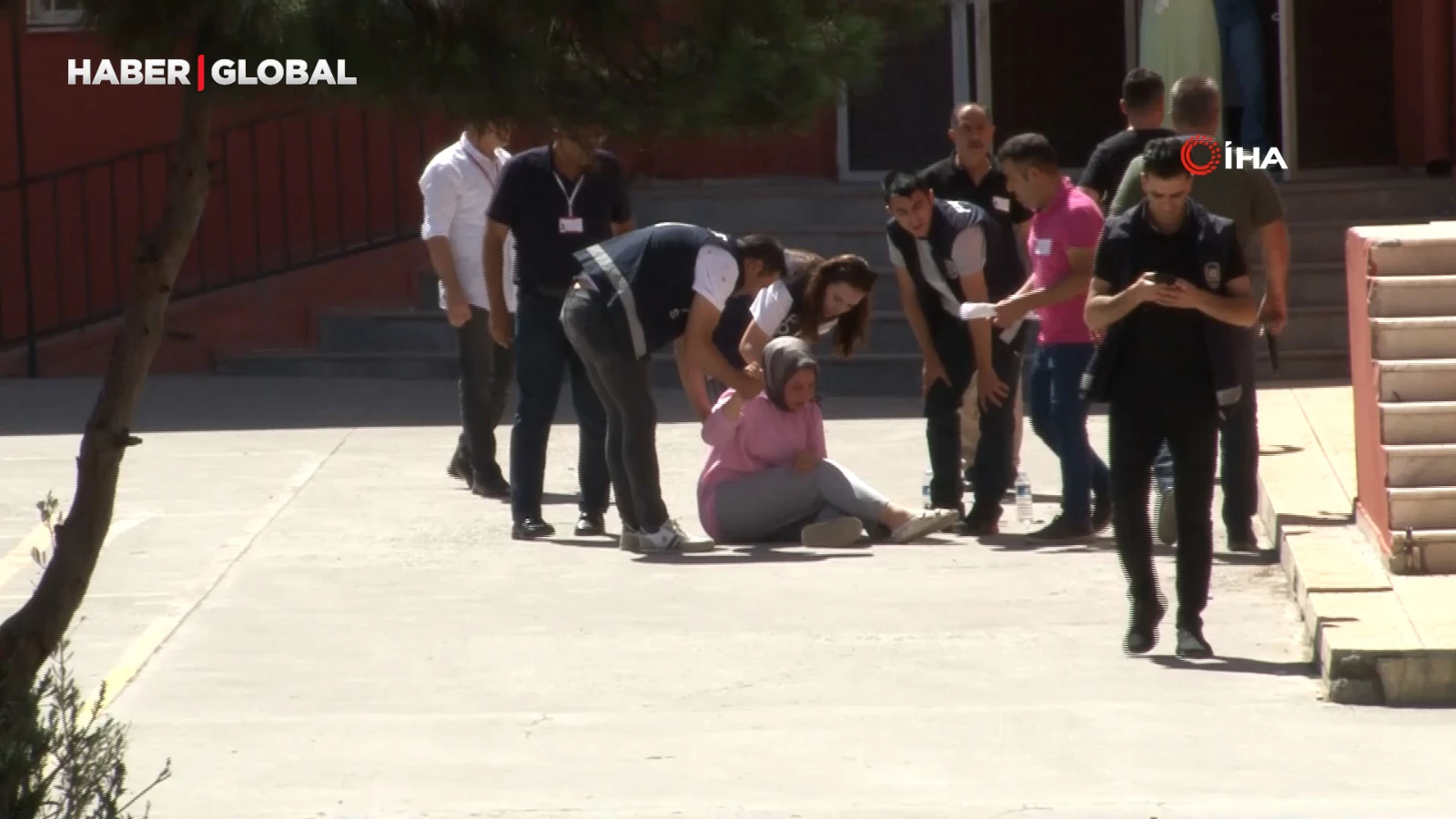 yksde-kimligini-unutan-ogrenci-once-agladi-sonra-bayildi-son-anda-sinava-yetisti-e4mt.webp