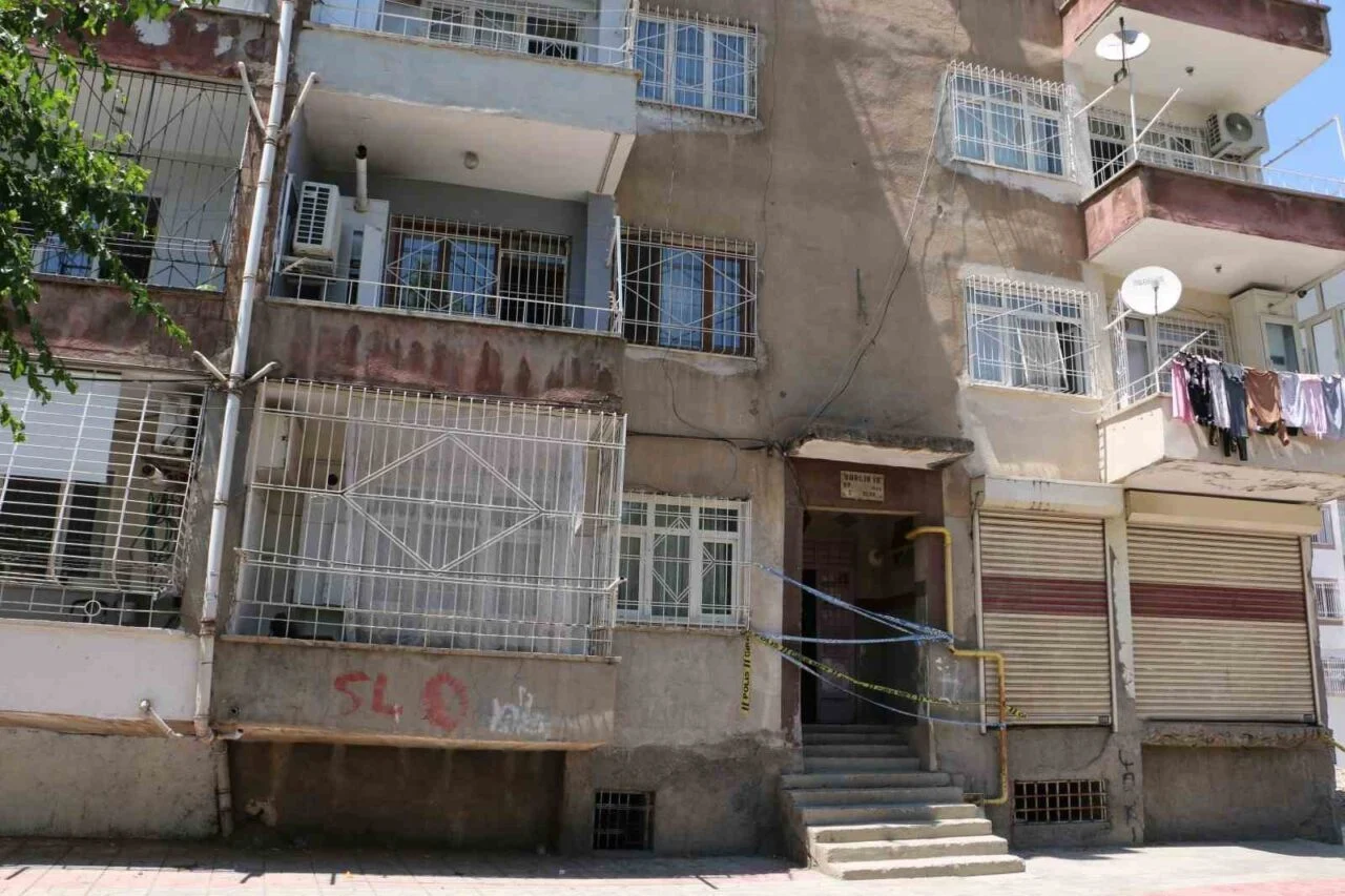 diyarbakirda-ses-geldigi-iddiasiyla-tahliye-edilen-apartmana-girisler-acildi-cbac3f631954.webp