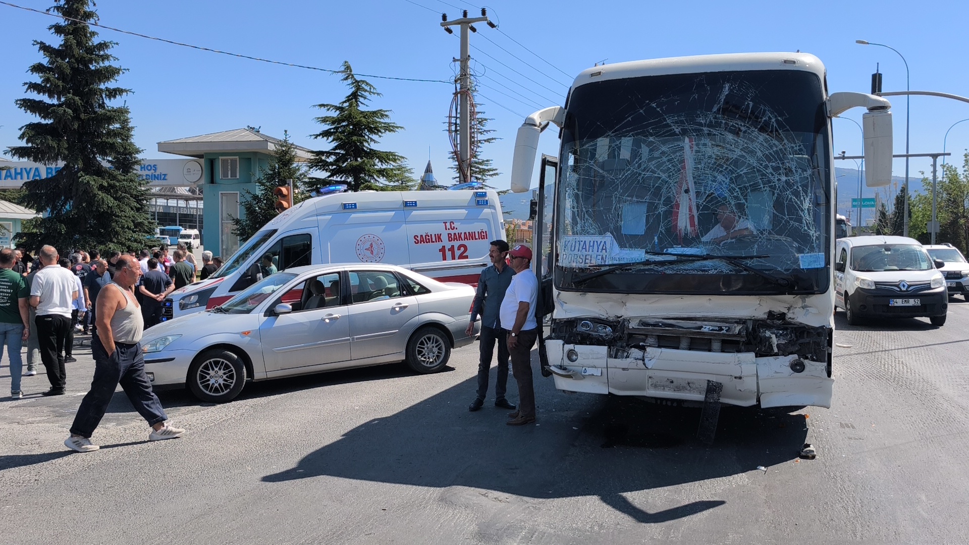 aa-20250721-38620633-38620629-kutahyada-servis-otobusunun-tankerle-carpistigi-kazada-35-kisi-yaralandi.jpg