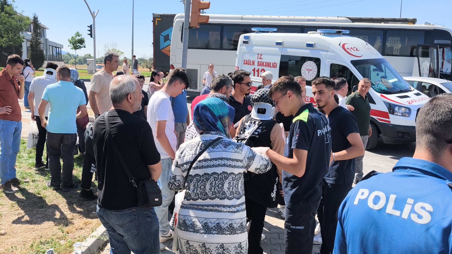 aa-20250721-38620633-38620632-kutahyada-servis-otobusunun-tankerle-carpistigi-kazada-35-kisi-yaralandi.jpg