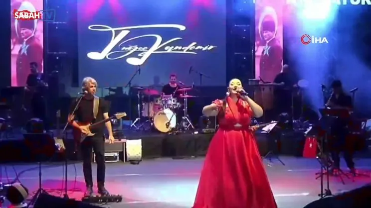 744x418-sanatci-tugce-kandemir-sahneye-cikarken-boyle-dustu-video-1756719838324.webp