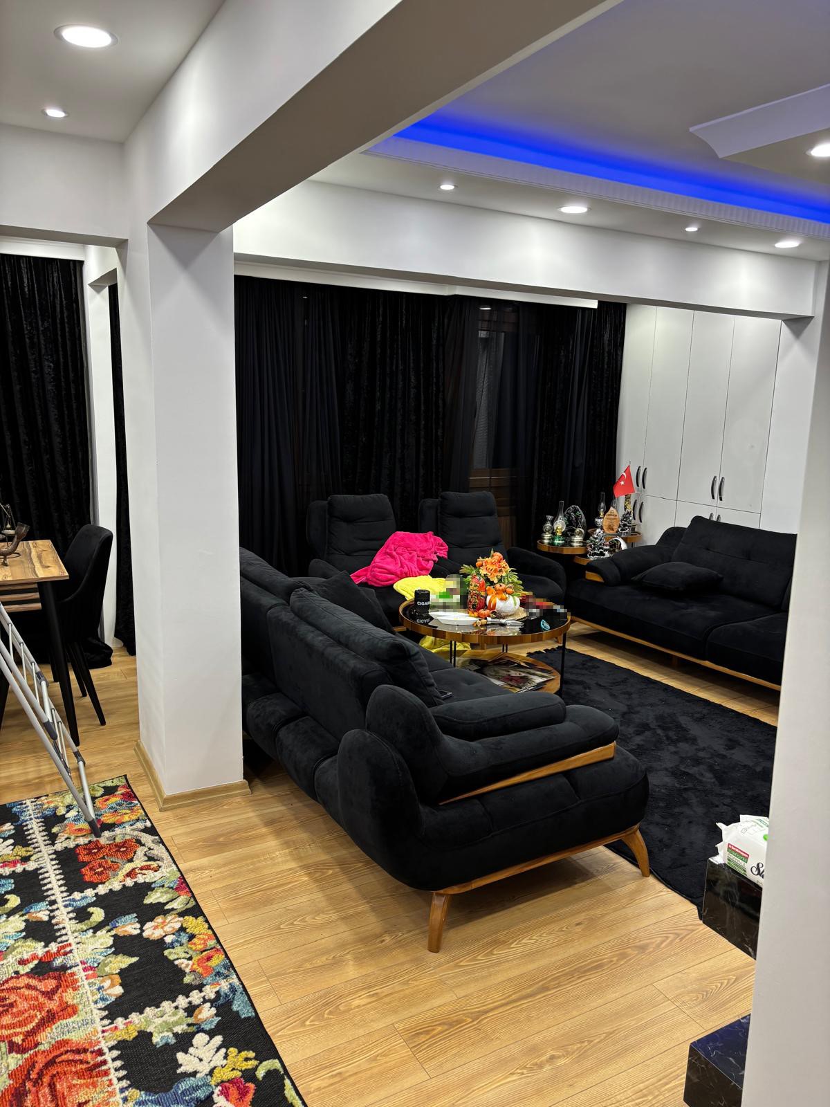 aw548727-03.jpg