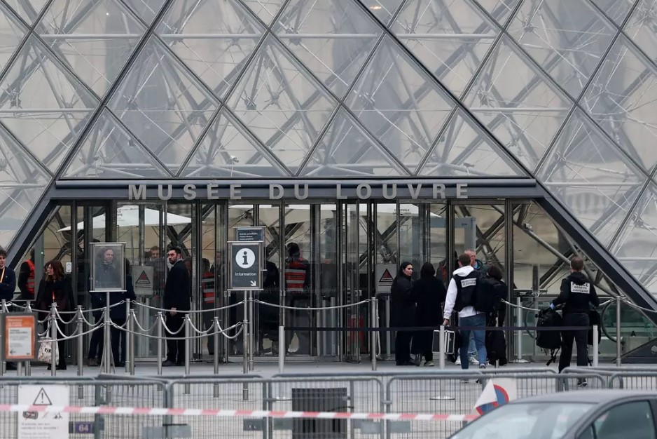 louvre3.jpg