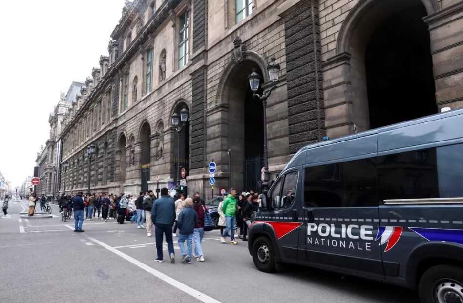 louvre4.jpg