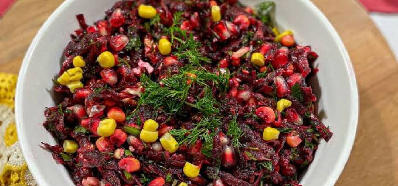 reyhan-aromali-pancar-ve-yesil-elma-salatasi-tarifi.jpg