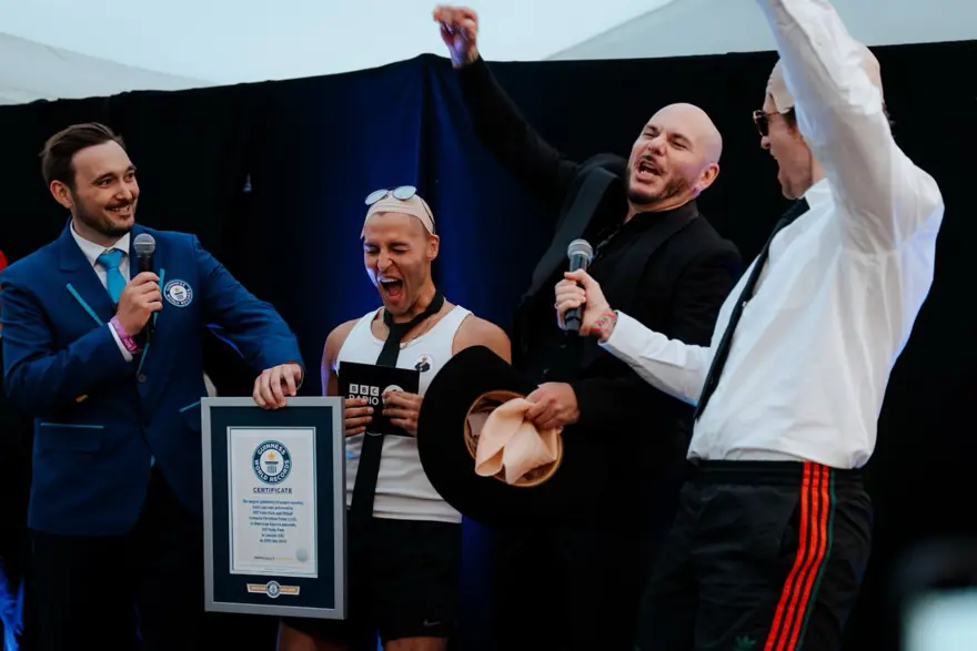 wediditbald-esweofficiallysettheguinnessworldrecordsforthelargestgatheringofbald-301784.webp