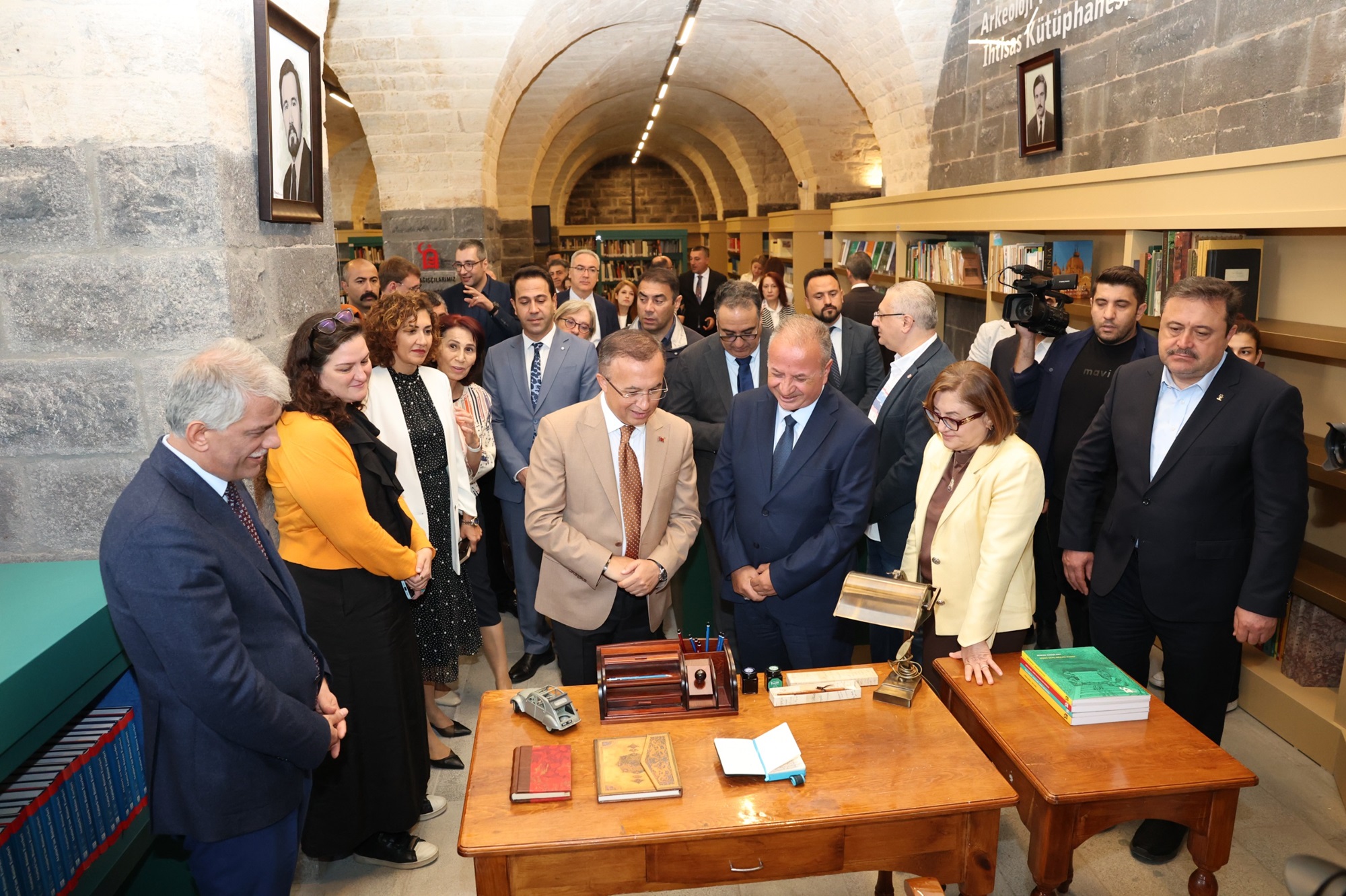prof-dr-ilber-ortayli-arkeoloji-ve-turkoloji-ihtisas-kutuphanesinin-acilis-programi-yapildi-1.jpeg