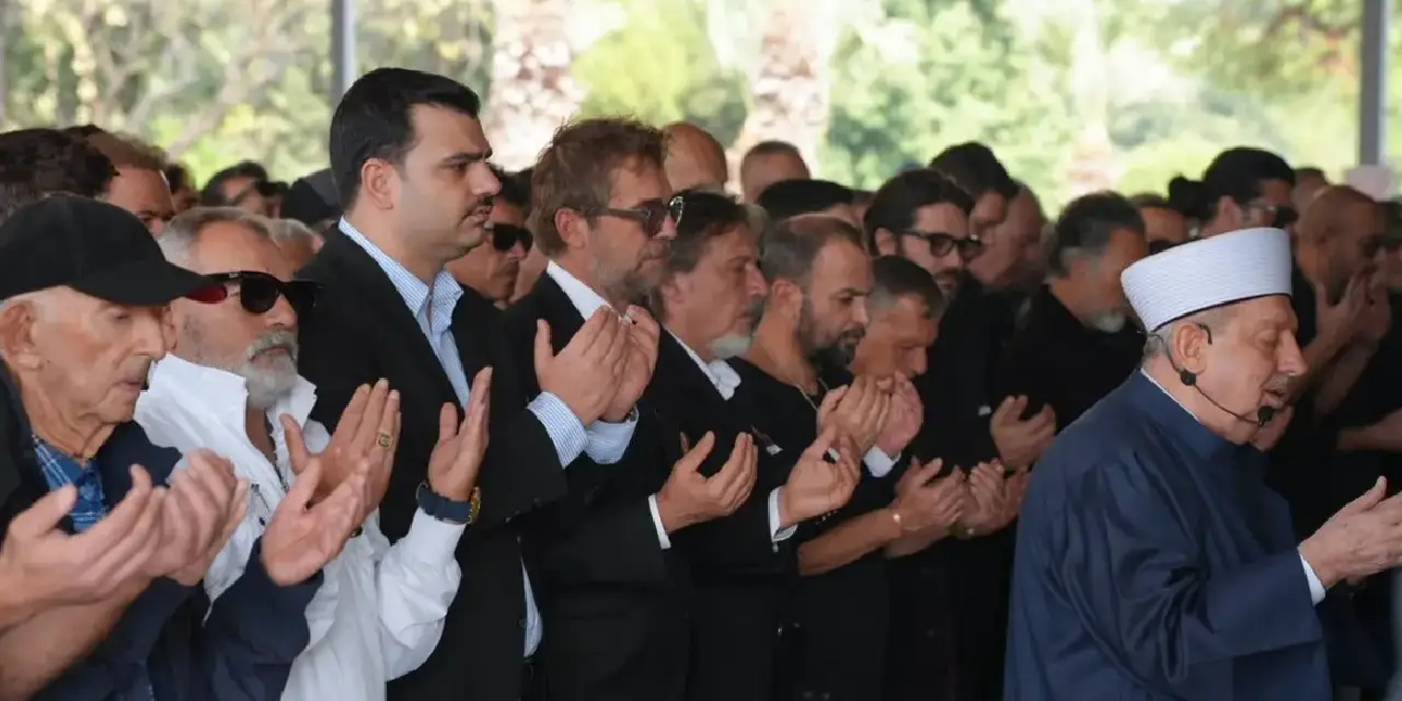 engin-altan-duzyatan-babasini-son-yolculuguna-ugurladi.webp